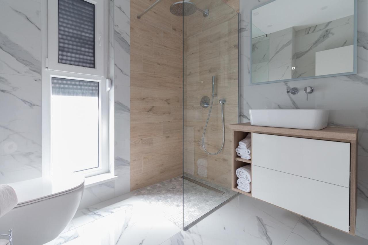 Luxury Beachfront Villa Crystal Aenona - By Ta Leut Agency Nin Eksteriør billede