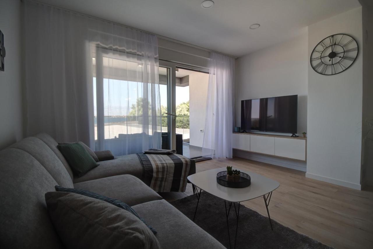 Luxury Beachfront Villa Crystal Aenona - By Ta Leut Agency Nin Eksteriør billede