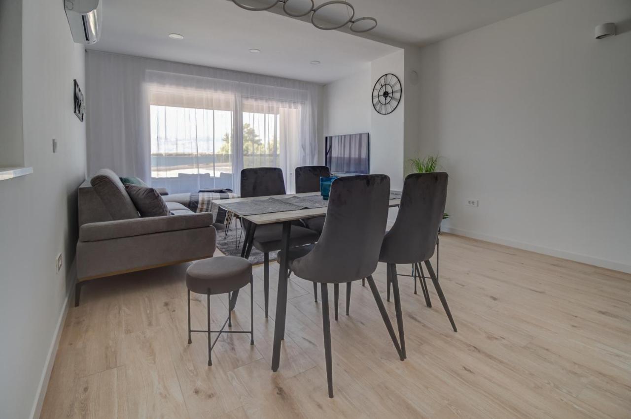 Luxury Beachfront Villa Crystal Aenona - By Ta Leut Agency Nin Eksteriør billede