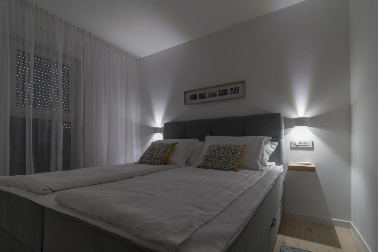 Luxury Beachfront Villa Crystal Aenona - By Ta Leut Agency Nin Eksteriør billede