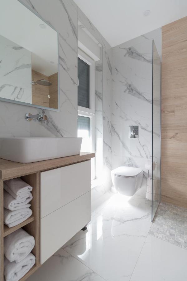 Luxury Beachfront Villa Crystal Aenona - By Ta Leut Agency Nin Eksteriør billede