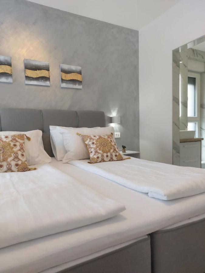 Luxury Beachfront Villa Crystal Aenona - By Ta Leut Agency Nin Eksteriør billede